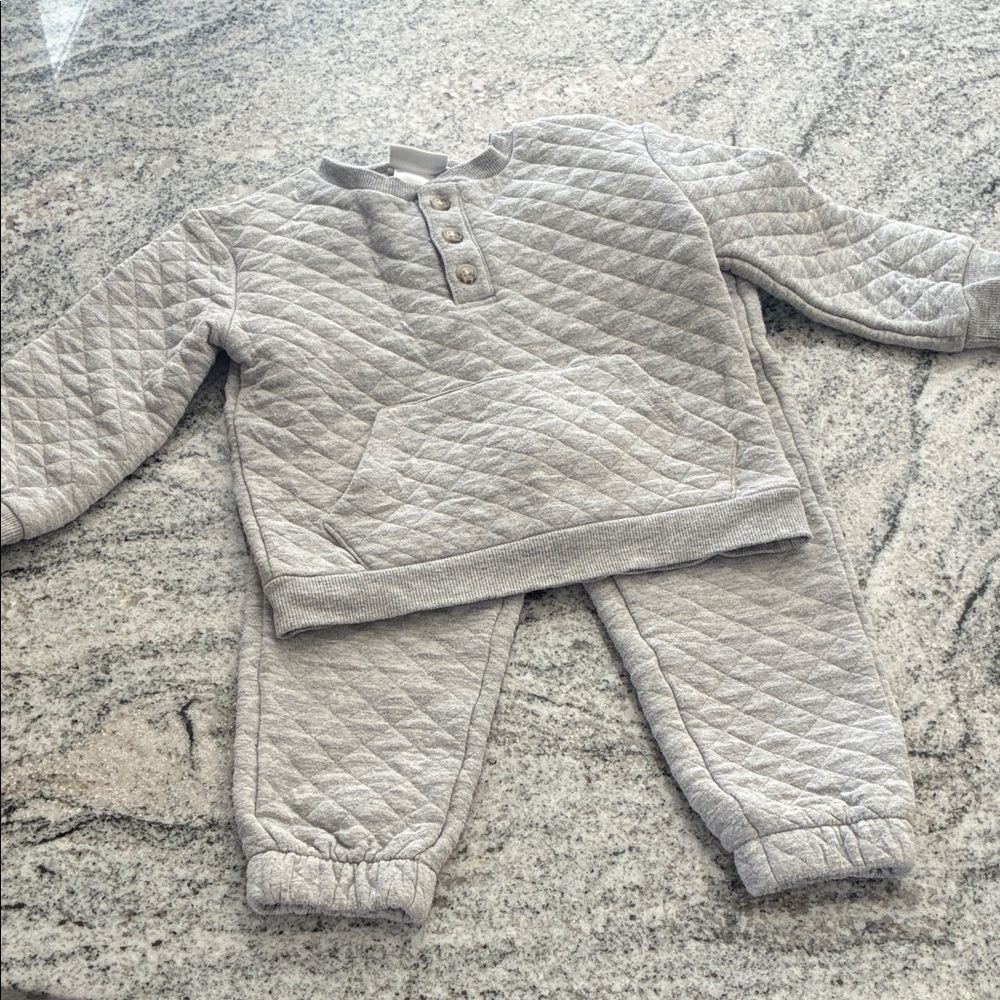 Quilted Gray Toddler Sweatshirt and Pants Set l 3T